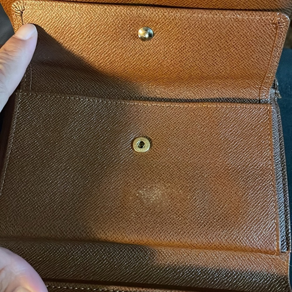 Louis Vuitton trifold passport wallet in monogram - Picture 7 of 11